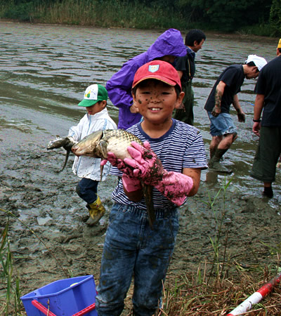 宮津山田池魚つかみ大会
