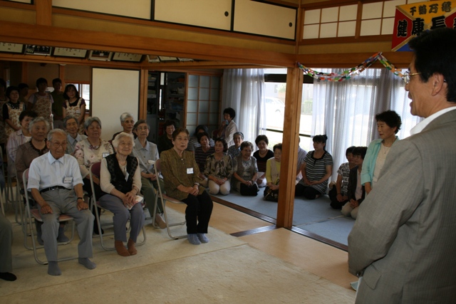 福住宅老所10周年を祝う町長