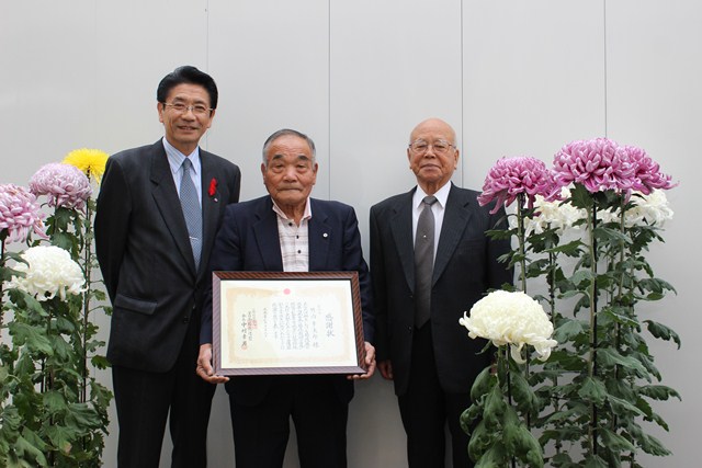 右岡戸麻一さん、中央竹内幸太郎さん