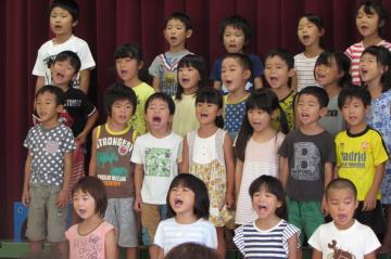 歌をうたう子どもたち