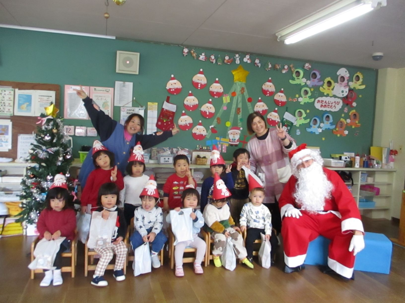 サンタさんと一緒に写真撮影