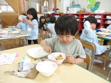 給食食べるよ