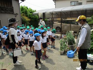 たけのこのお礼をする年長児