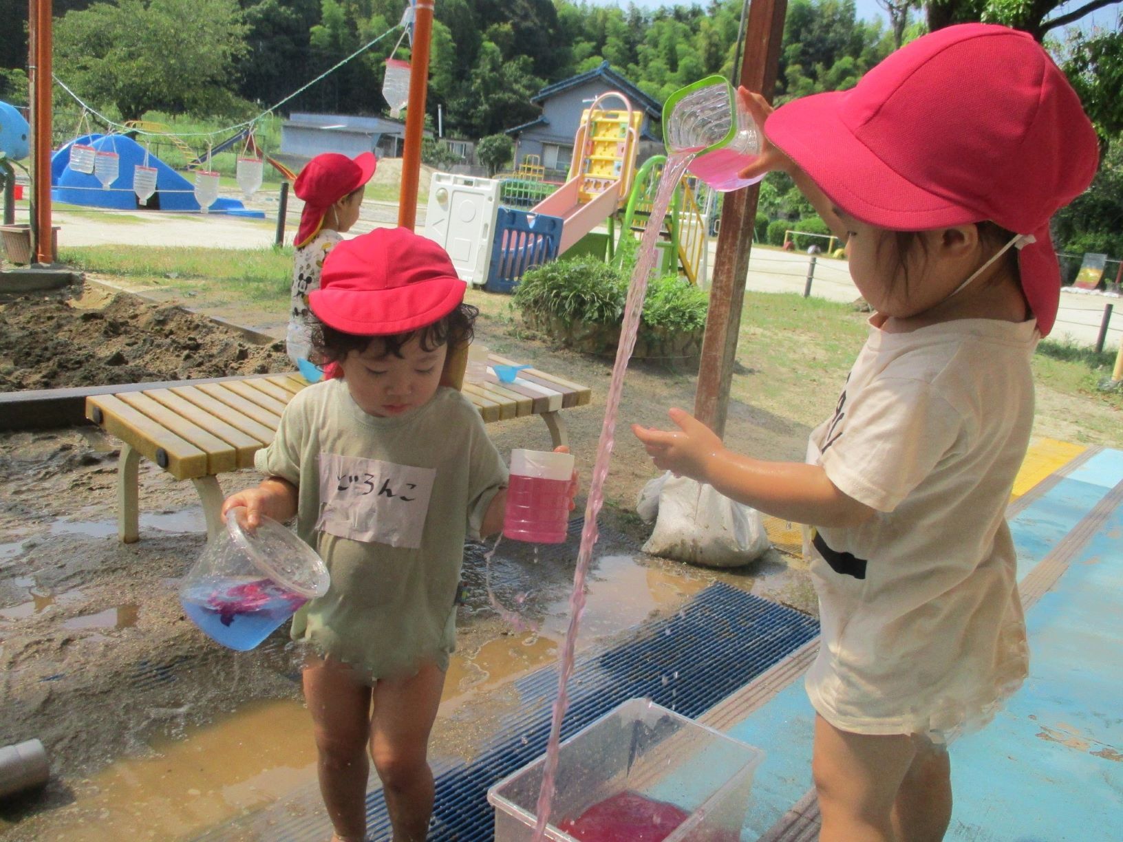 ばなな組の水遊びの様子